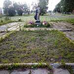 Новгородцев огорчает неухоженное состояние памятников у госпиталя ветеранов