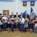 Новгородских медработников поздравили и наградили накануне профессионального праздника