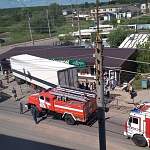 В Новгородском районе грузовик врезался в мясной магазин