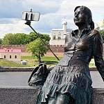 Ассоциация туроператоров внесла знаменитые новгородские скульптуры в ТОП селфи