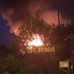 Ночью пожарные тушили полыхающую дачу в Панковке