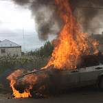 В Великом Новгороде сгорел автомобиль неизвестного владельца