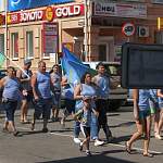 В Боровичах десантники прошли маршем по центральным улицам