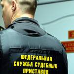 В Новгородской области будут судить женщину за ссадины на шее пристава