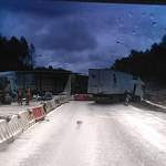 На М-10 на месте дорожных работ под Валдаем столкнулись четыре грузовика: есть погибшие