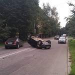 В Великом Новгороде пострадал водитель перевернувшегося в ДТП автомобиля