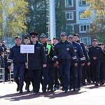 В Великом Новгороде День сотрудника ОВД отметили перетягиванием «Газели»