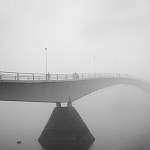 В Великом Новгороде лодка врезалась в пешеходный мост. Есть пострадавшие