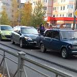 Фотофакт: три легковушки столкнулись на Псковской