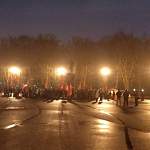 Фотофакт: новгородские коммунисты в темноте празднуют день Октябрьской революции