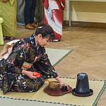 Японские актеры провели для новгородцев традиционную чайную церемонию