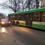 ДТП с пассажирским автобусом перекрыло движение в центре Великого Новгорода