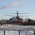 Врачи борются за жизнь мужчины, которого доставят в Великий Новгород на вертолете