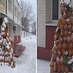 «Новгородхлеб» в ответ на негатив за елку из батонов пожелал сытного стола