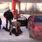 В Великом Новгороде ФСБ и СКР задержали посредников в крупной взятке