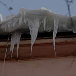 Крыша школы в новгородских Деревяницах стала жертвой снегопада