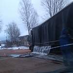 В Боровичах почти повторился сценарий «Пункта назначения»: из грузовика повалились листы металла