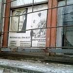 Новгородский депутат забрался в заброшенное здание медучилища на Никольской 