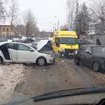 В Великом Новгороде столкнулись два автомобиля