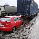 Сегодня утром водитель иномарки попал в реанимацию после ДТП в Новгородском районе