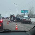 В Великом Новгороде на Колмовском мосту напротив МЧС столкнулись четыре автомобиля