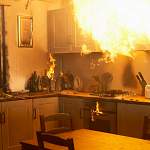 В Новгородской области за сутки сгорели дом, кухня, гараж и котельная
