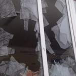 В квартире на проспекте Корсунова в Великом Новгороде взрывом выбило стекла