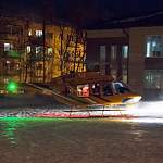 Фото: мужчину с тяжелыми травмами перевез вертолет из центра Боровичей в Великий Новгород