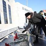 Якутяне возложили цветы к мемориалу «Журавли над Ильменем»