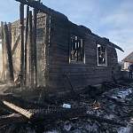 Следком проверяет обстоятельства гибели двух женщин на пожаре в маловишерской деревне