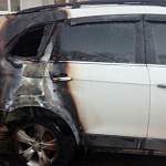 За ночь в Великом Новгороде один автомобиль сгорел, а второму — выбили стекла