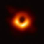 Учёным впервые удалось сфотографировать чёрную дыру. А точнее – её тень