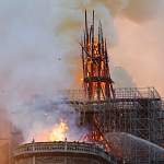 Для многих новгородцев пожар в соборе Парижской Богоматери стал горем
