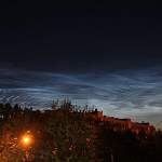 На ночном небе июня - время серебристых облаков