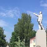 Теперь мы знаем, где стоит самый сияющий памятник Ленину в Новгородской области