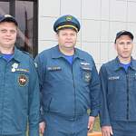 Спасшим рыбака от гибели сотрудникам новгородского поисково-спасательного отряда вручили медали