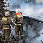 Пожар полностью уничтожил дом в посёлке Крестцы