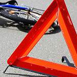 В Новгородской области подросток не спешился с велосипеда на «зебре» и пострадал