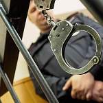 Обвиняемый в вымогательстве 30 000 000 рублей новгородец заключен под стражу