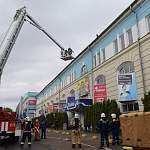 40 пожарных «спасали от огня» новгородский торговый центр «Волна»