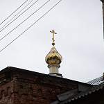 На церковь в валдайской деревне Лутовёнка установили купол с крестом