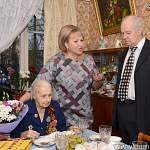 99-летнюю новгородку с днем рождения поздравила Елена Писарева 