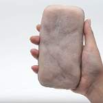 Ученые изобрели чехол для смартфона из человеческой кожи