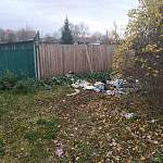 Фотофакт: на улице Псковской растет стихийная свалка мусора