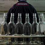 Больше тысячи литров поддельного алкоголя изъято в Новгородской области
