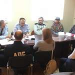 Безопасность путешествий юных новгородцев обсудили за круглым столом сотрудники ГИБДД и автоперевозчики