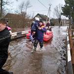 В Новгородской области спасатели эвакуировали 70 человек из подтопленных домов
