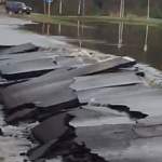 Шокирующее видео: как выглядит въезд в Демянск после наводнения