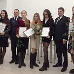 Шесть студентов НовГУ получили именные стипендии мэра Великого Новгорода