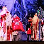 В Великом Новгороде огни на главной ёлке зажёг настоящий Дед Мороз!